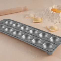 Alice Delice Ustensiles Spécifiques|Pâtes Fraîches Maison^Plaque à 12 raviolis avec rouleau en bois - Alice Délice